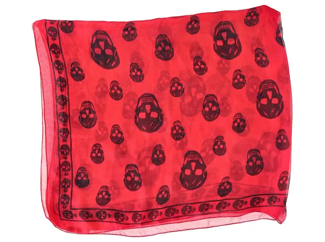 Bufanda de seda roja con estampado de calavera de Alexander McQueen 