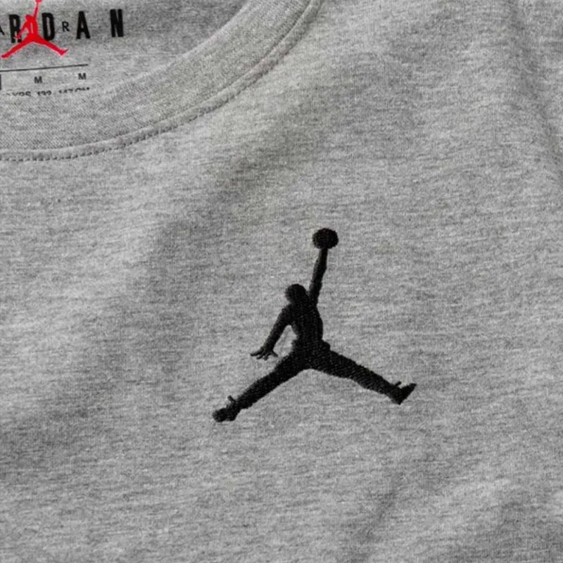 CAMISETA JORDAN JUMPMAN AIR EMBROIDERED GRIS (JUNIOR)