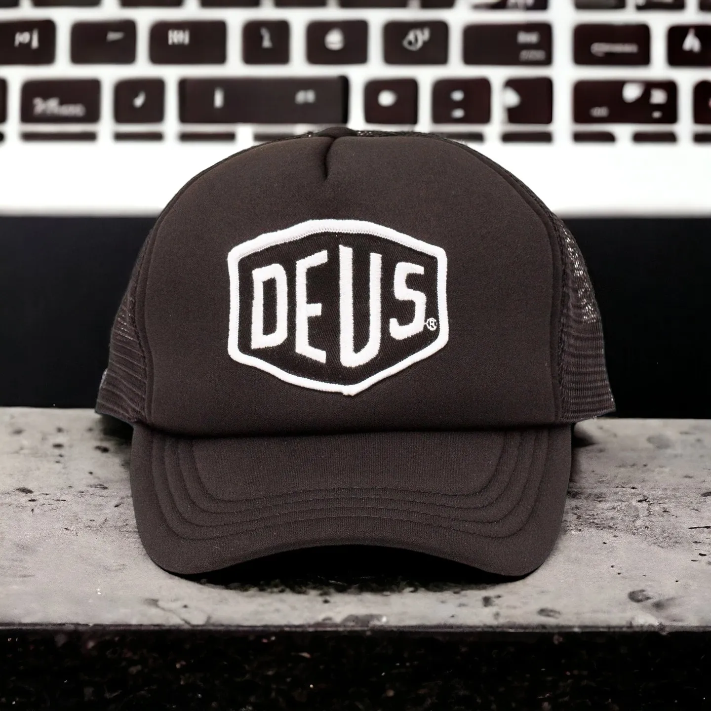 Deus Ex Machina – Gorra Baylands trucker black white