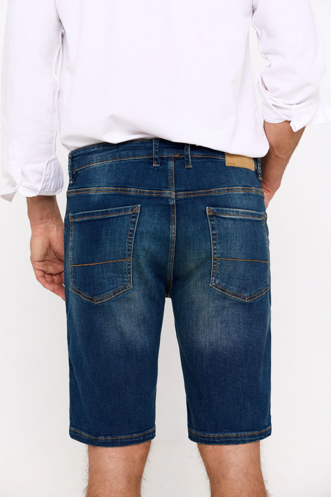 Super lightweight denim Bermuda shorts