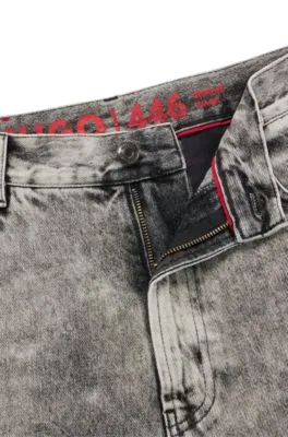 Vaqueros loose fit en denim rígido negro con lavado a la lejía