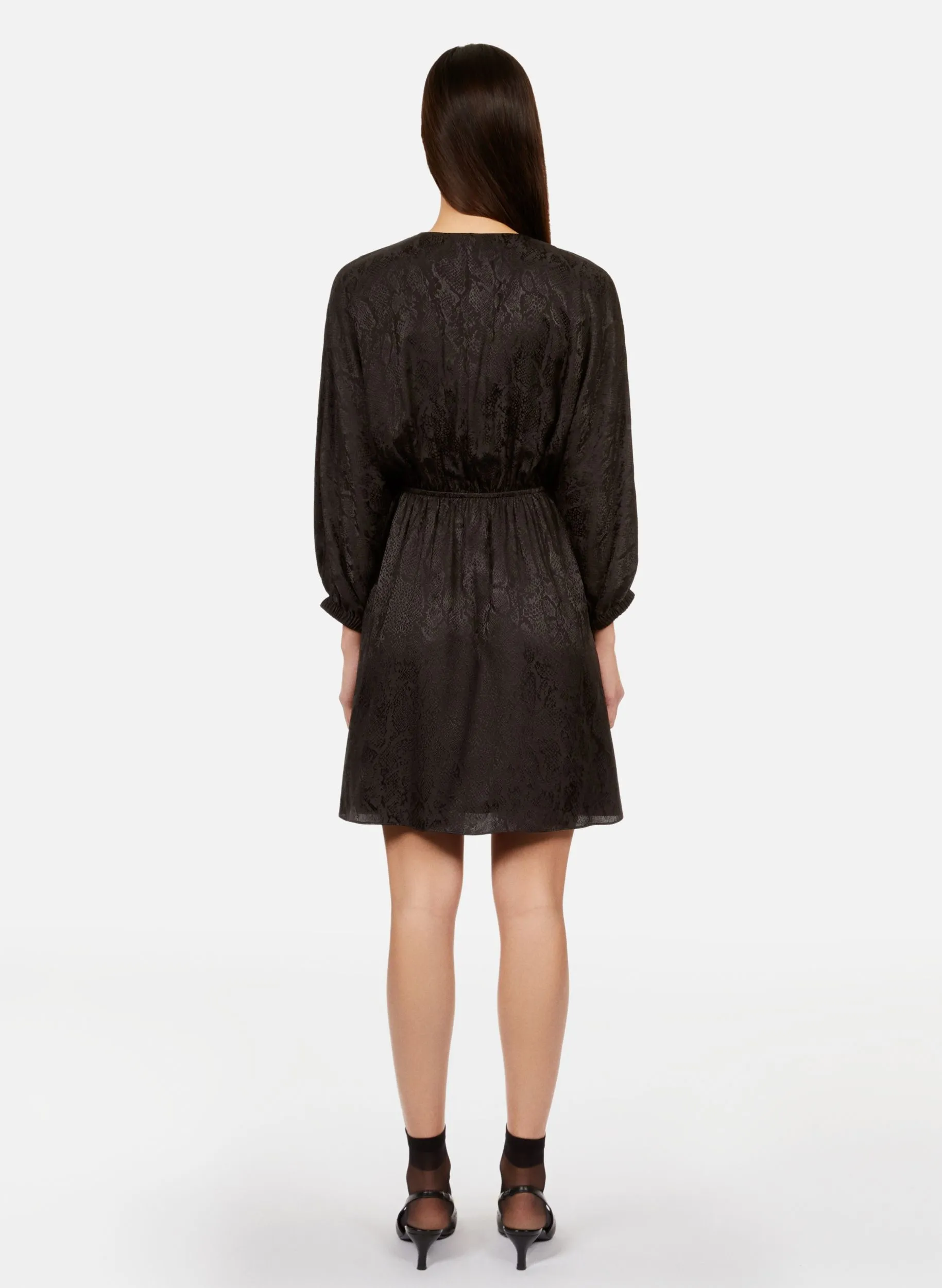 Vestido corto negro de jacquard python en negro